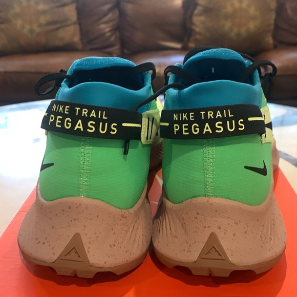 Men’s New  Nike Pegasus Trail 2 size 10 - Picture 3 of 5